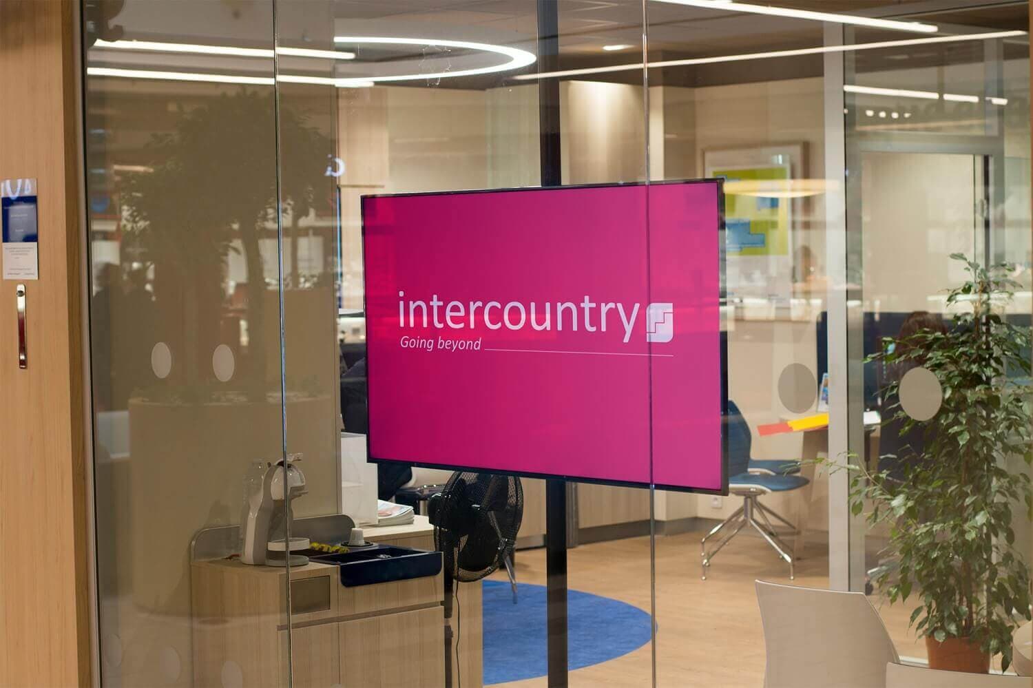 Télévision dans la chambre diffusant Intercountry